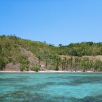 Experience and discover the three nearby islands: Malpagalen Island, Isla Walang Tao and Diatoy Island